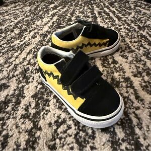 VANS - retro Black and Yellow Velcro Sneakers Peanuts